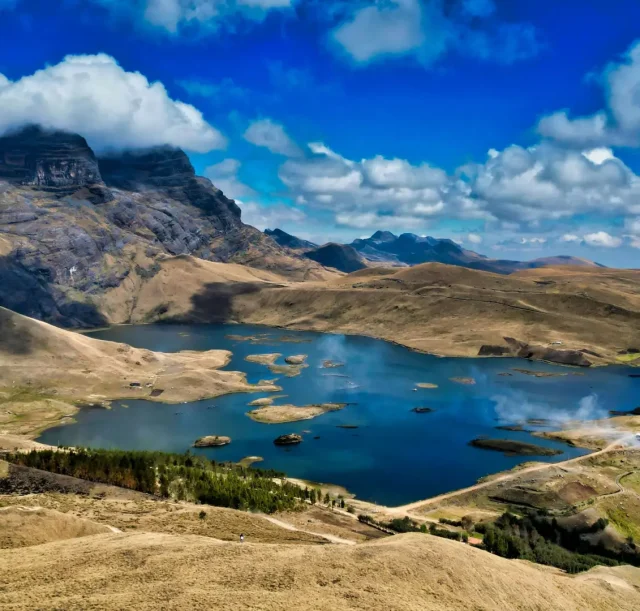 Apu Huaylillas & laguna Cushuro